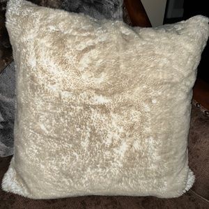 Ugg Australia Dream Fawn faux fur throw Pillow 24”x24”